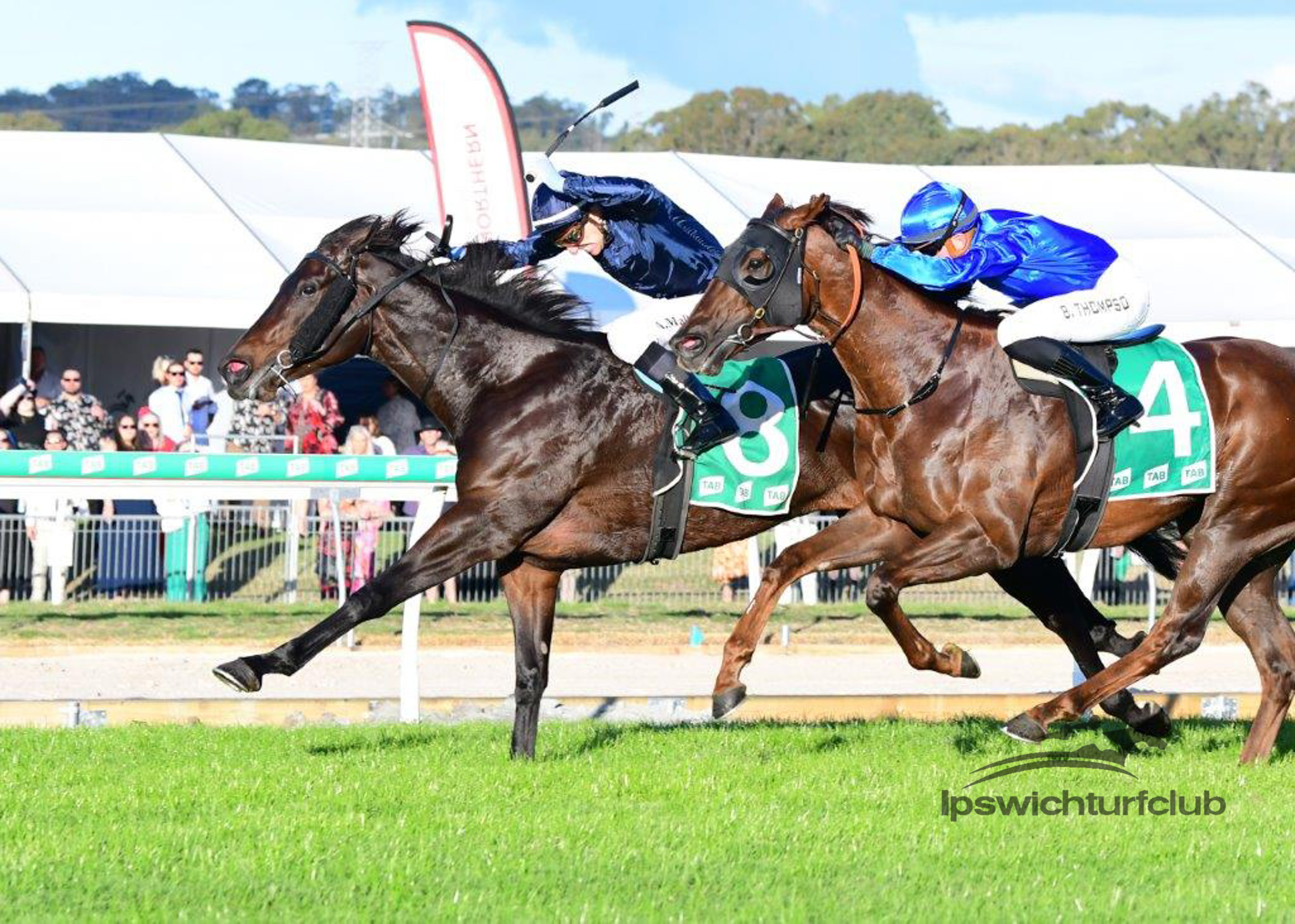 Lady Of Honour Prevails In Heavyweight Eye Liner Battle